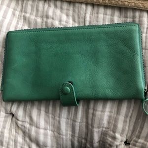 Savanna Leather Wallet
OLD TREND in Aqua